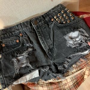 Studded place Levi’s 551 shorts